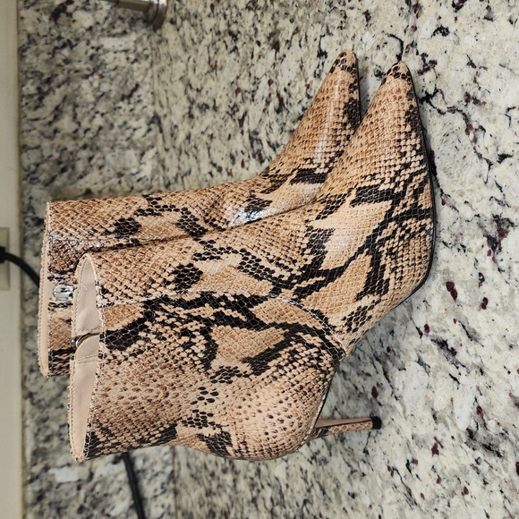 SCHUTZ Shoes - NEW Schutz Bette Snakeskin-Embossed Leather Ankle Boots booties in Honey Beige